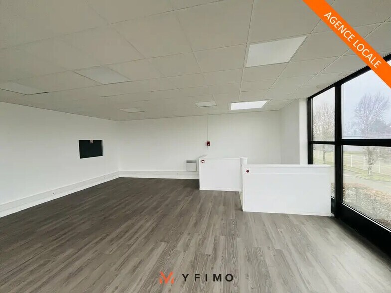 Light Industrial in Coignières to rent - Interior Photo - Image 3 of 4