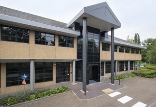 4 Falcon Way, Welwyn Garden City to rent Building Photo- Image 2 of 11