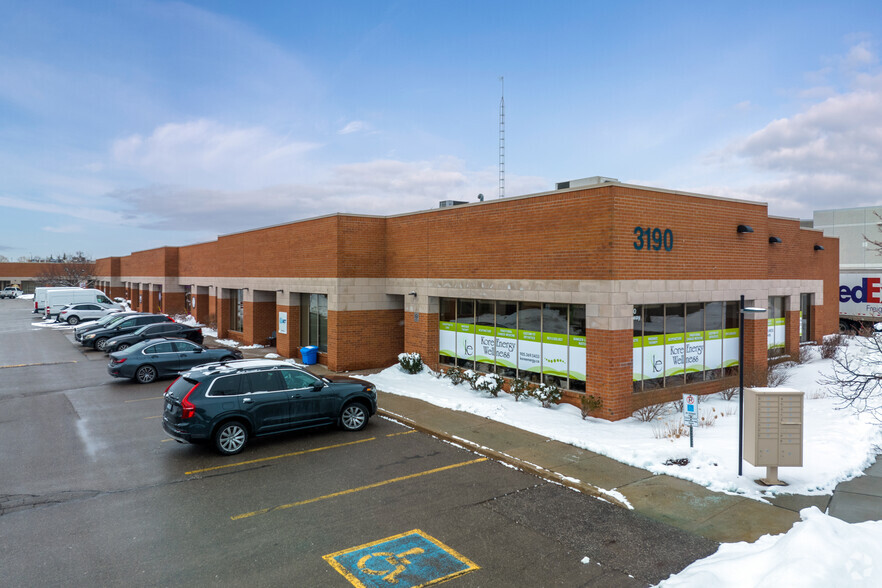 3190 Ridgeway Dr, Mississauga, ON for rent - Building Photo - Image 1 of 5