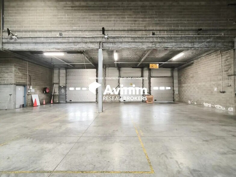 Industrial in Combs-la-Ville to rent - Building Photo - Image 2 of 5