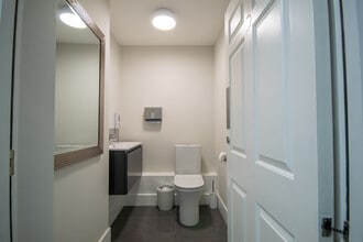 1 Waverley Ln, Farnham to rent Interior Photo- Image 1 of 4