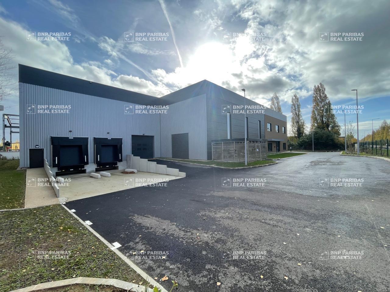 Light Industrial in Trappes to rent Building Photo- Image 1 of 32