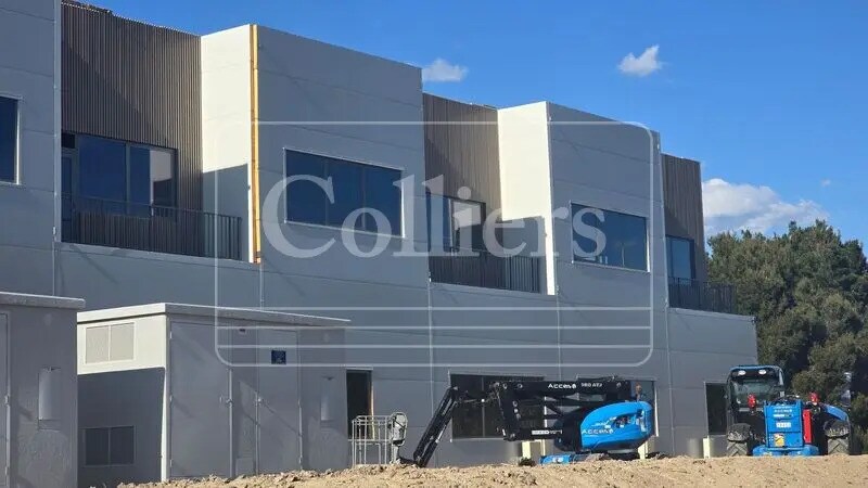 Light Industrial in Marignane for sale - Building Photo - Image 1 of 9