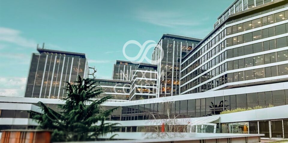 Office in Saint-Cloud to rent - Building Photo - Image 1 of 8