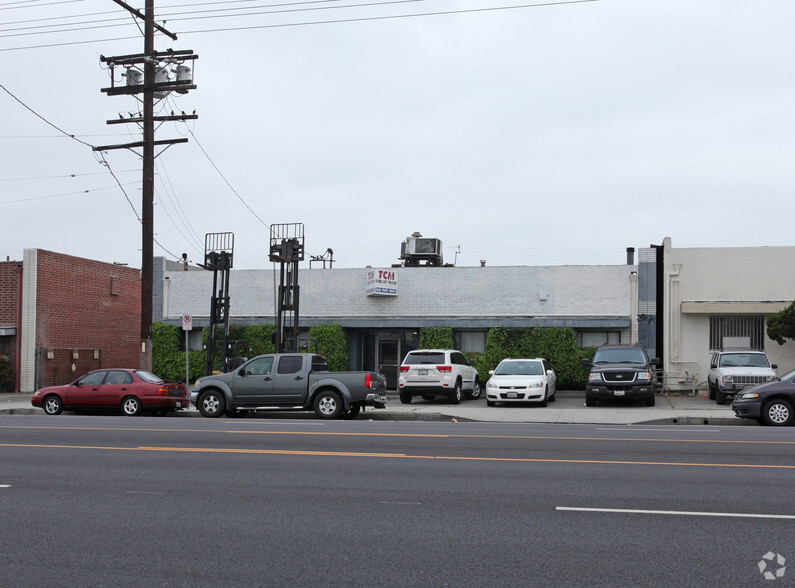 8111 Lankershim Blvd, North Hollywood, CA for rent - Building Photo - Image 2 of 2