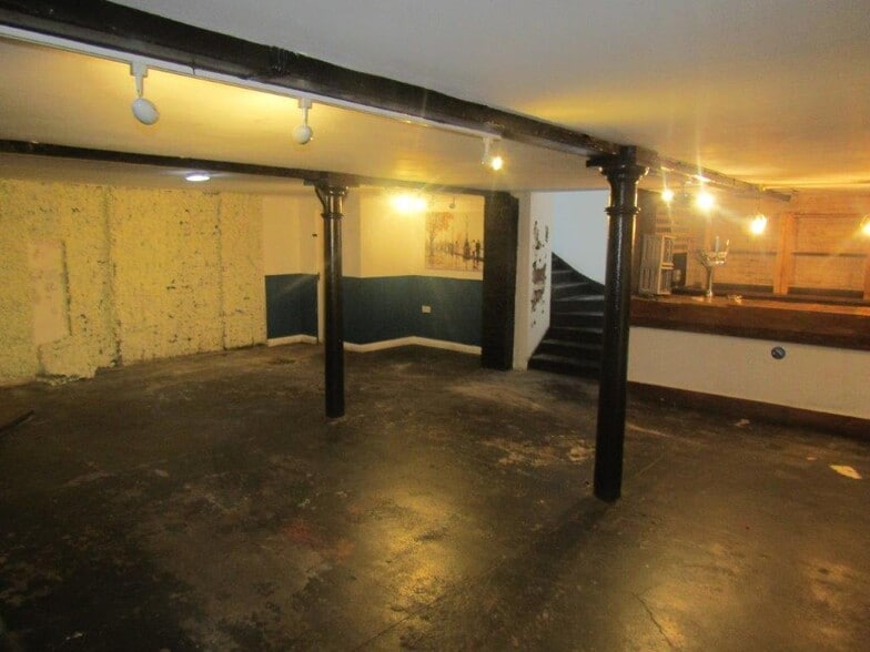 100 High St, Bedford to rent - Building Photo - Image 3 of 16