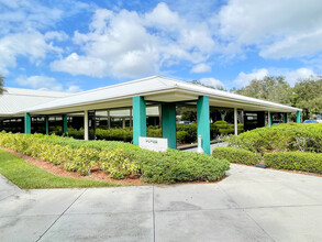 3050 Horseshoe Dr N, Naples, FL for rent Building Photo- Image 1 of 4