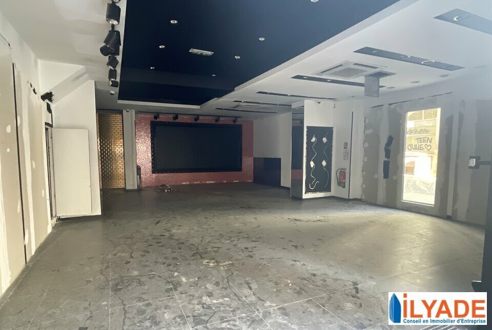 Retail in Marseille to rent Interior Photo- Image 1 of 8