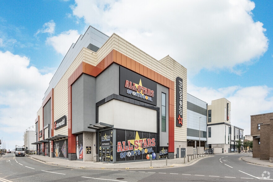 Dolphin Sq, Weston Super Mare to rent - Primary Photo - Image 1 of 4