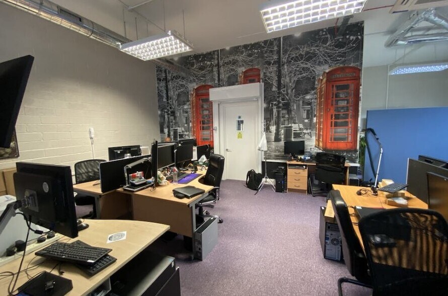 Lee Conservancy Rd, London to rent - Interior Photo - Image 2 of 3