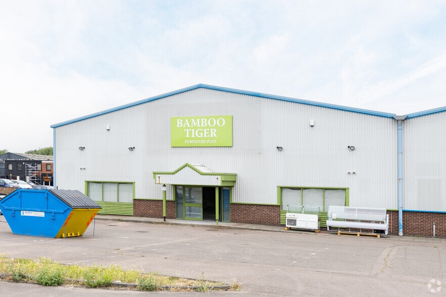 4A-4C Simmonds Rd, Canterbury to rent - Building Photo - Image 3 of 6