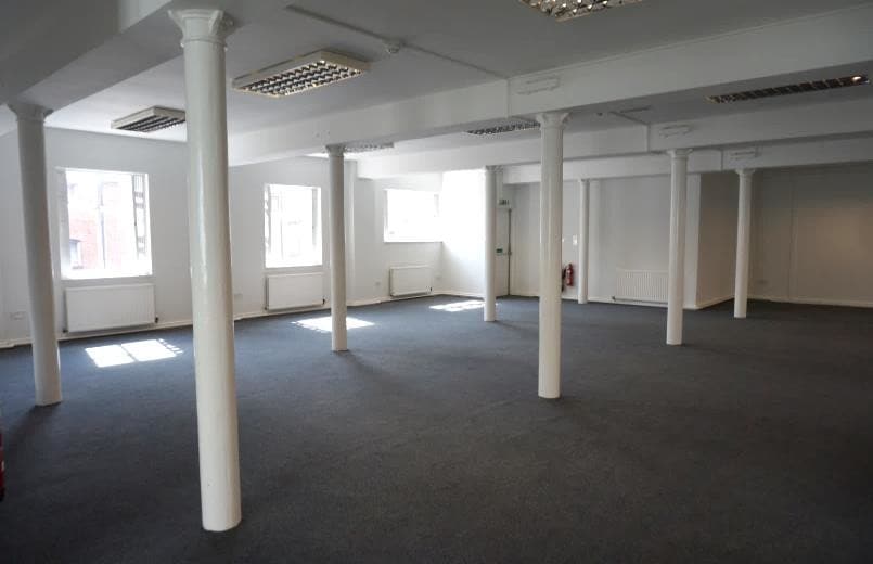 Hills Ln, Shrewsbury for sale - Interior Photo - Image 2 of 12