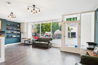 29 Blue St, Carmarthen to rent Interior Photo- Image 1 of 12