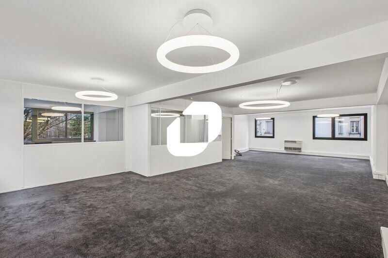 Office in Paris for sale - Building Photo - Image 1 of 12