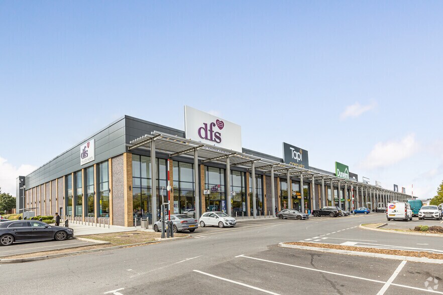 8-20 Daniell Way, Croydon for sale - Primary Photo - Image 1 of 1