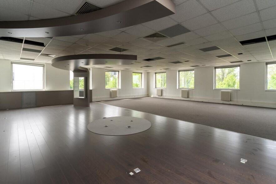 Light Industrial in Antony to rent - Interior Photo - Image 3 of 5