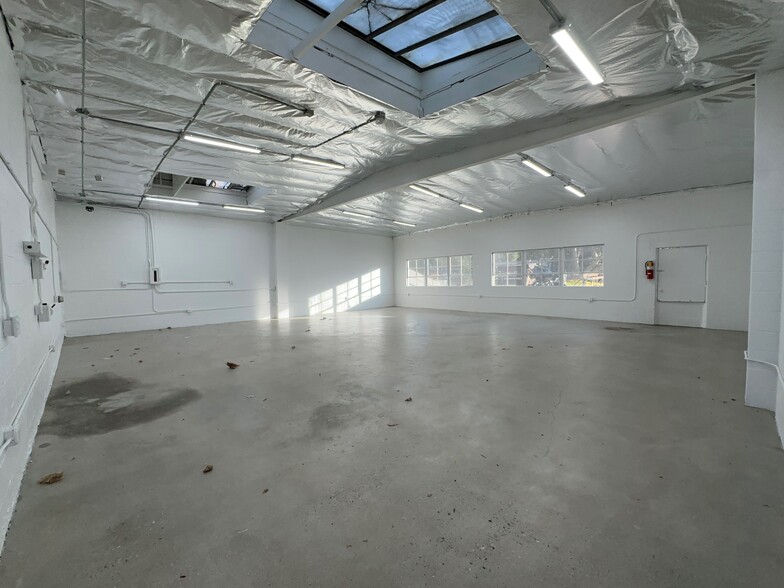 5894 Blackwelder St, Culver City, CA for rent - Building Photo - Image 3 of 7