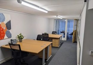 12 Cedar Tree Close, Hilperton to rent Interior Photo- Image 2 of 2