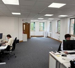 96-110 Luton Rd, Harpenden to rent Interior Photo- Image 2 of 2