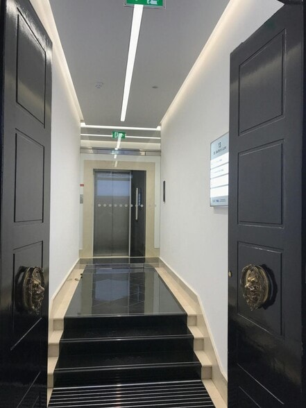 13 St Swithins Ln, London to rent - Building Photo - Image 3 of 16