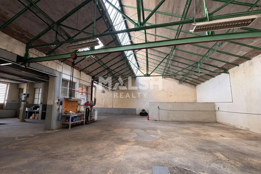 Light Industrial in Lyon for sale - Interior Photo - Image 2 of 6