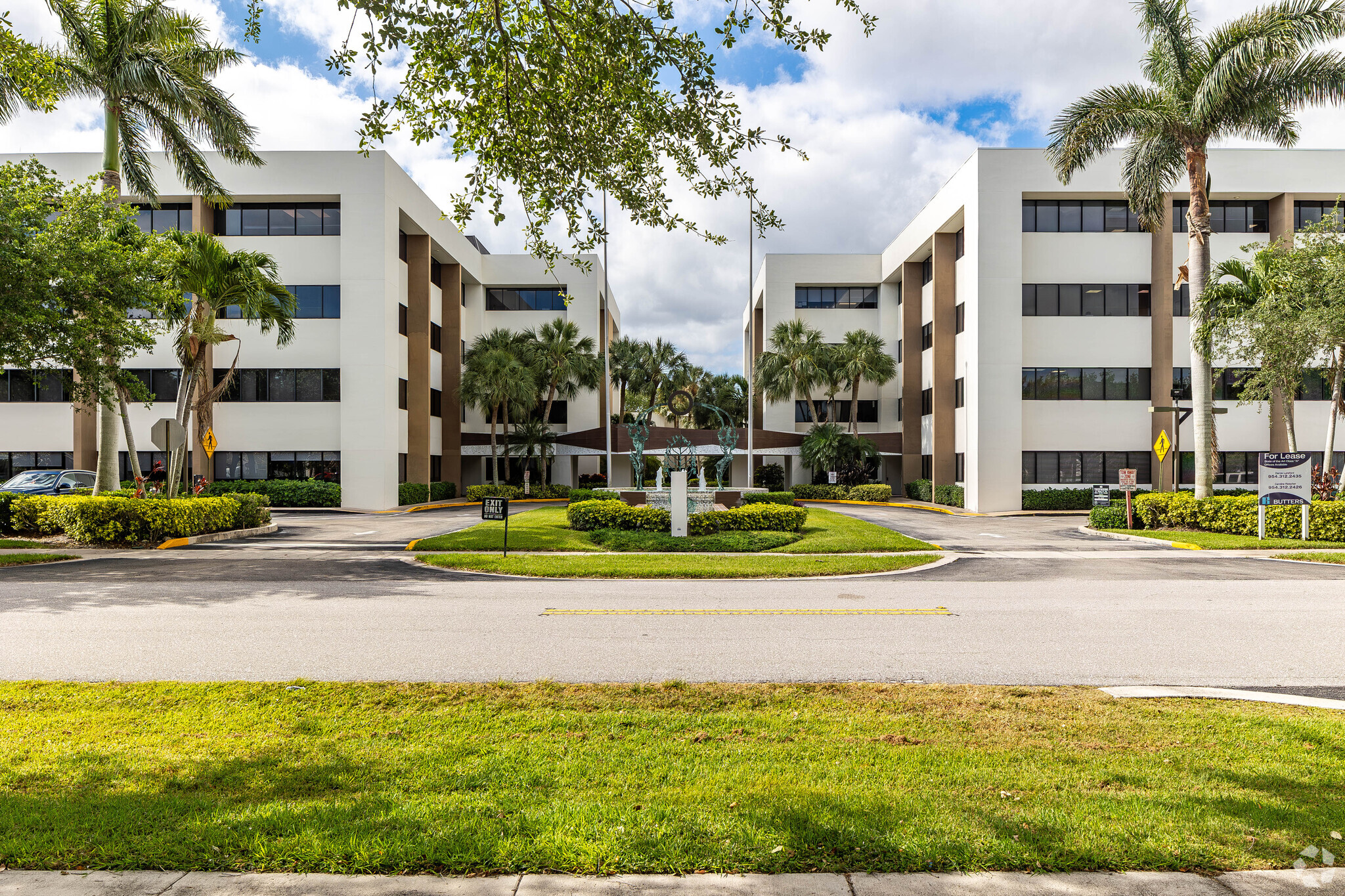 1900 NW Corporate Blvd, Boca Raton, FL for rent Primary Photo- Image 1 of 3