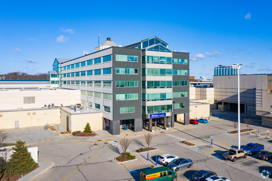 2500 N Mayfair Rd, Wauwatosa, WI for rent - Building Photo - Image 1 of 10