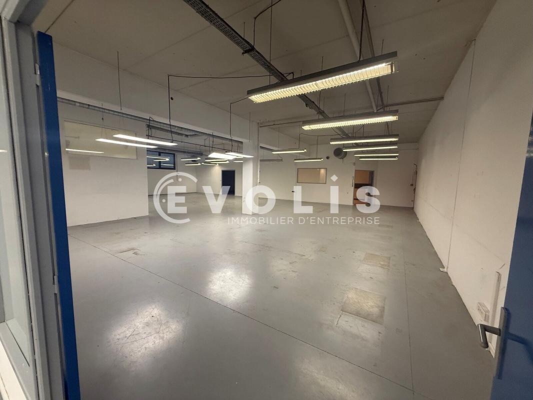 Light Industrial in Vitry-sur-Seine to rent Building Photo- Image 1 of 8
