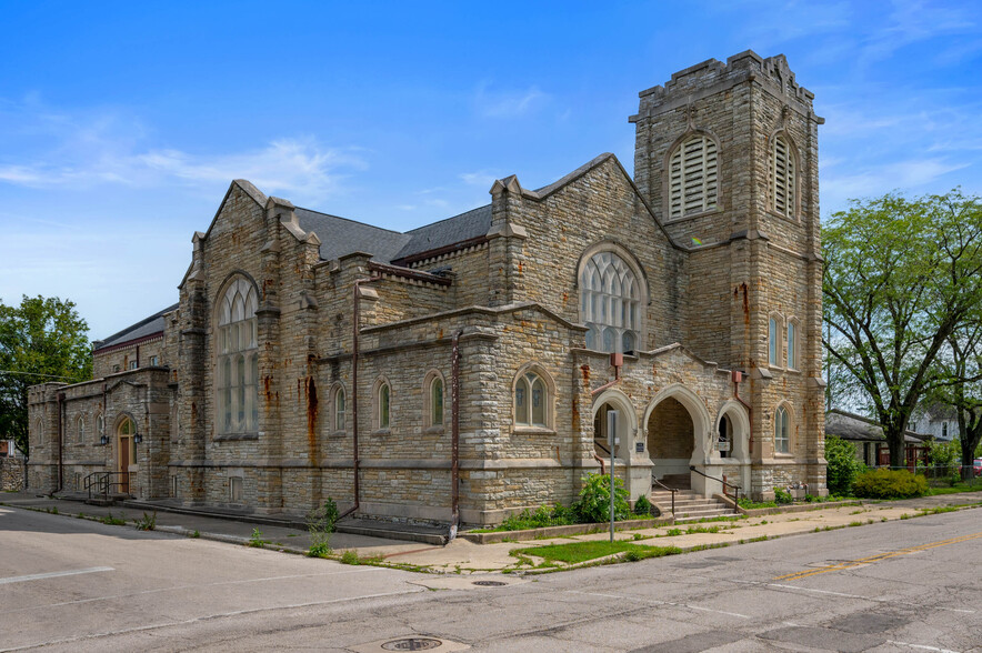 418 W Adams St, Muncie, IN for sale - Primary Photo - Image 2 of 36