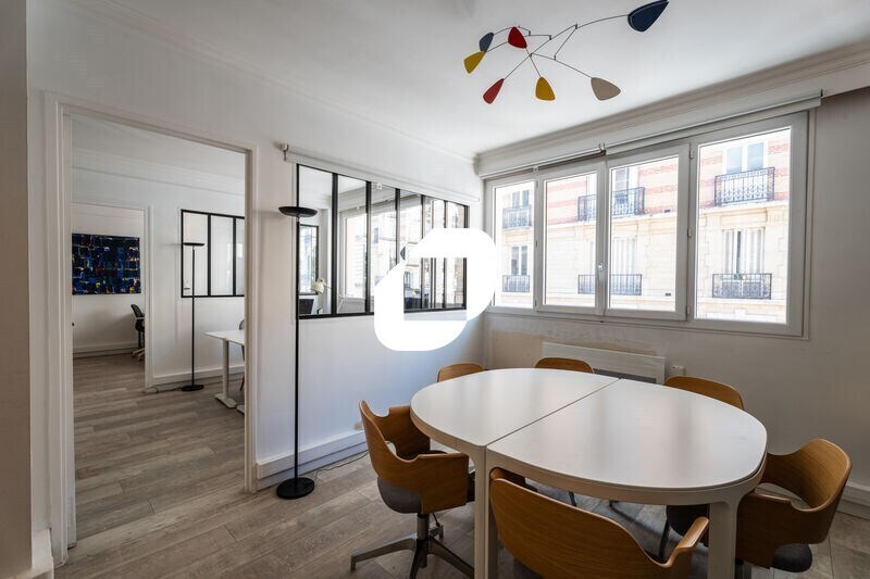Office in Neuilly-sur-Seine to rent - Interior Photo - Image 3 of 16