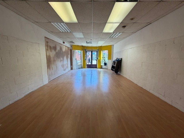 Priory Sq, Salisbury to rent - Building Photo - Image 2 of 3