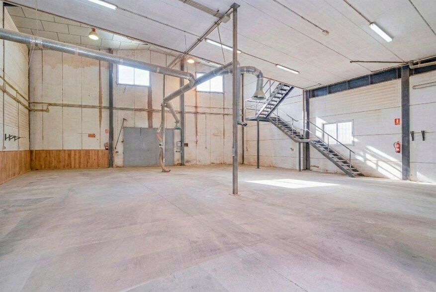 Industrial in Peligros for sale - Building Photo - Image 2 of 27