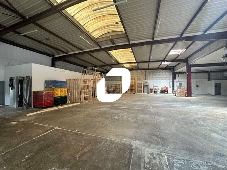 Light Industrial in Le Blanc-Mesnil to rent - Building Photo - Image 2 of 16