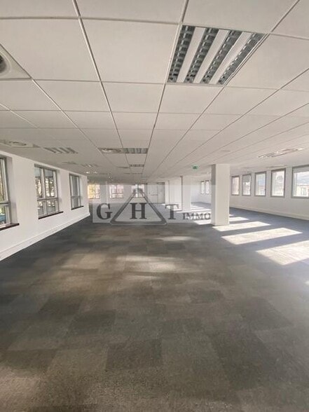 Office in Montreuil for sale - Interior Photo - Image 1 of 3