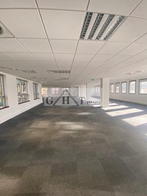 Office in Montreuil for sale Interior Photo- Image 1 of 4