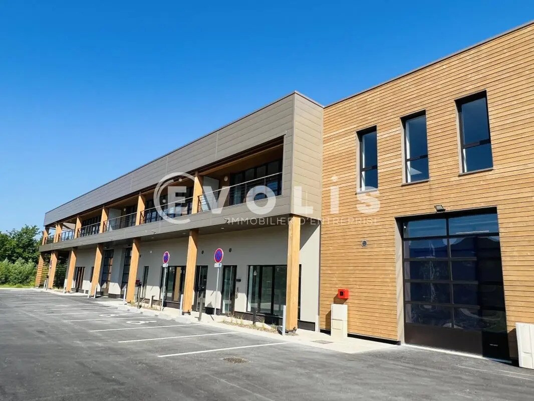 Light Industrial in Collégien to rent Building Photo- Image 1 of 11
