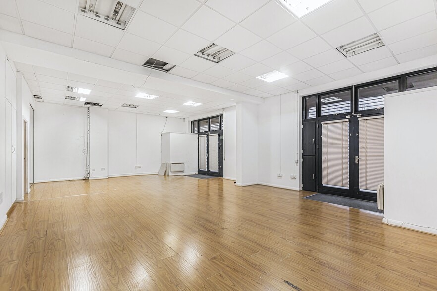14-22 Waterson St, London for sale - Interior Photo - Image 2 of 33