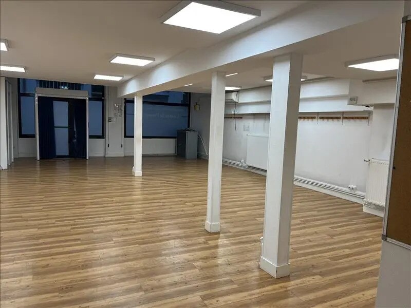 Office in Lyon for sale Interior Photo- Image 1 of 7