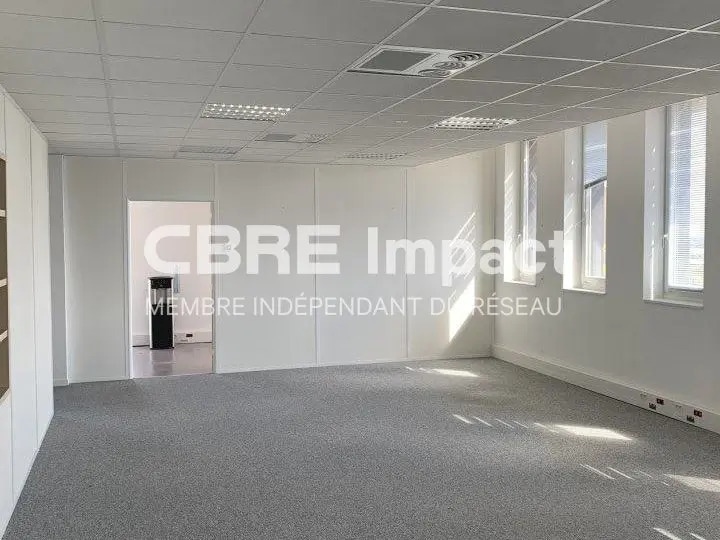 Location Bureaux 236 m² - Photo 1