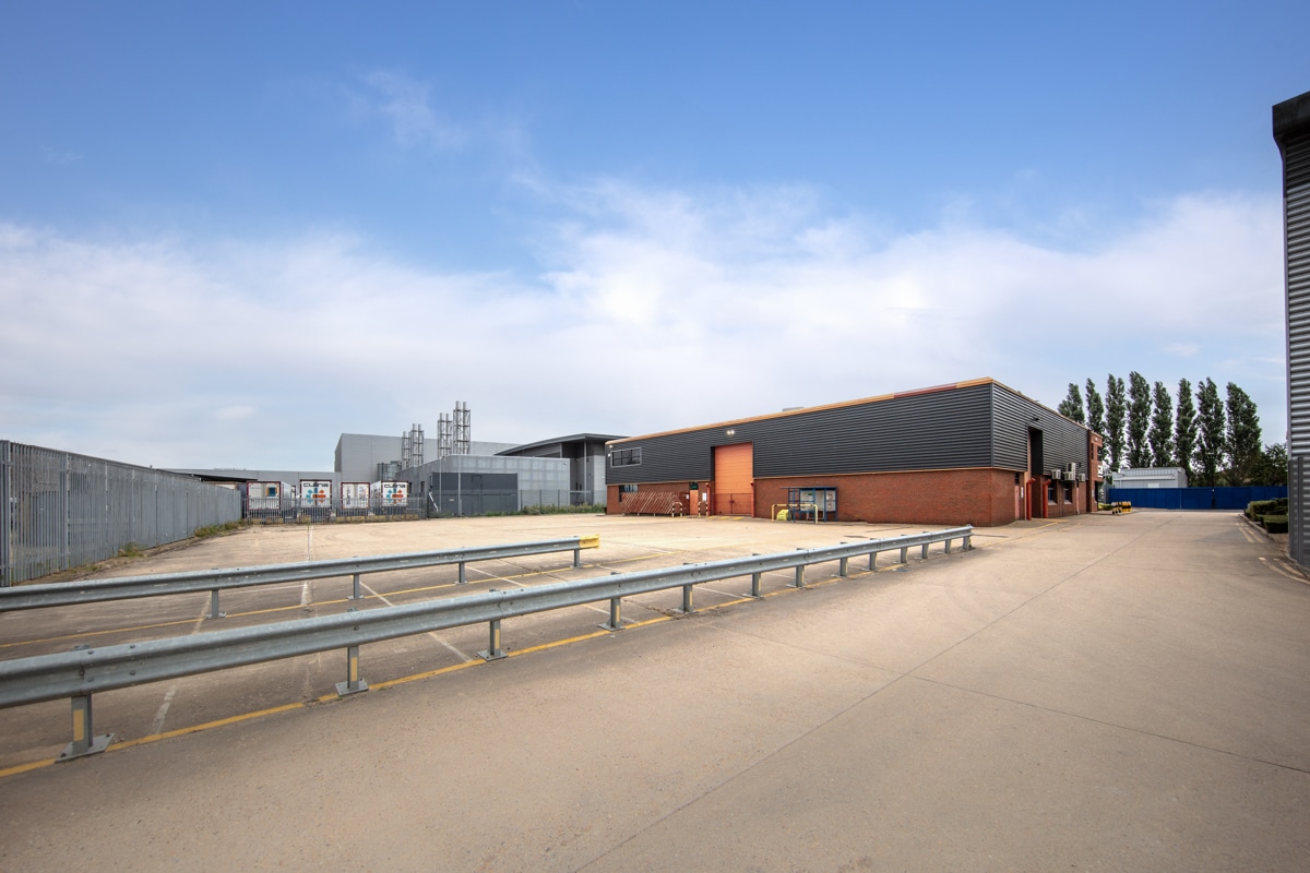 706-707 Stirling Rd, Slough to rent Building Photo- Image 1 of 2