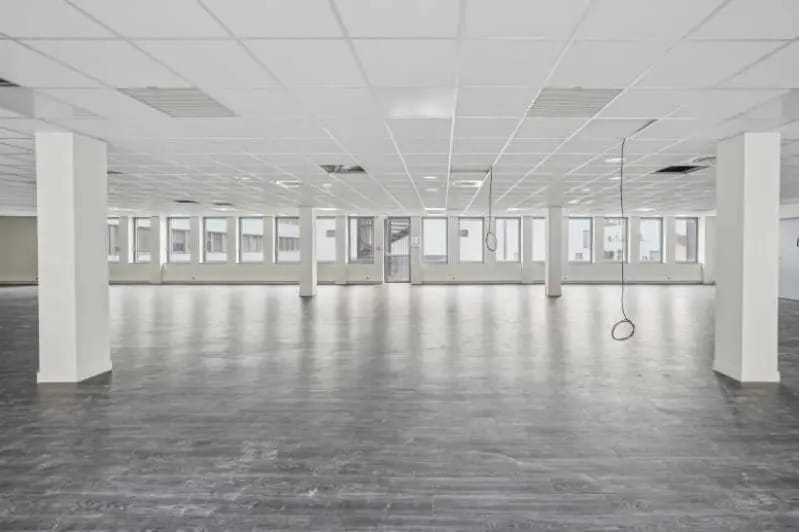 Office in Clichy to rent - Interior Photo - Image 2 of 7