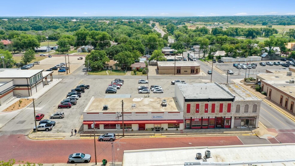 164 E College St, Stephenville, TX for sale - Primary Photo - Image 1 of 35