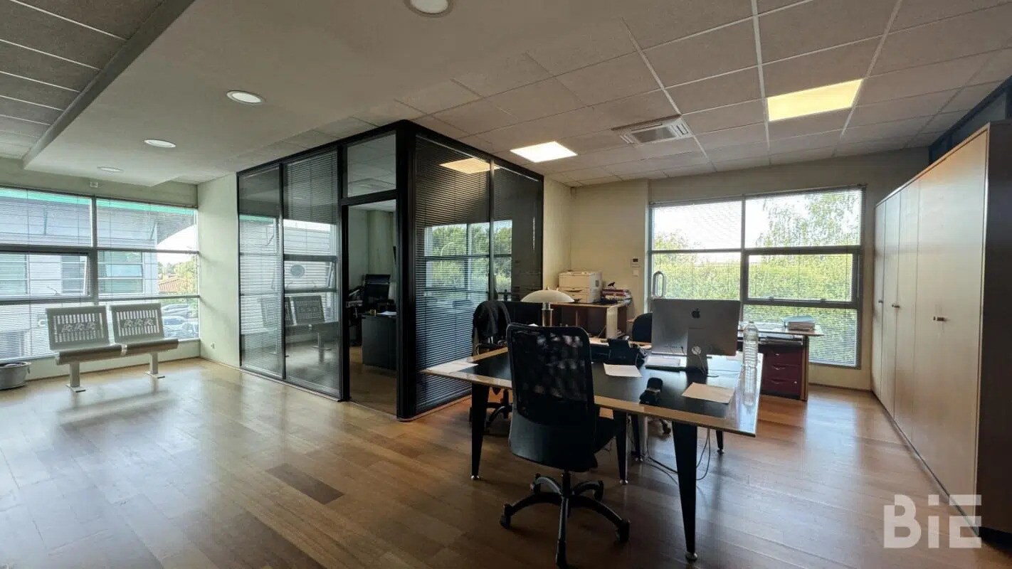 Office in Floirac to rent Interior Photo- Image 1 of 6