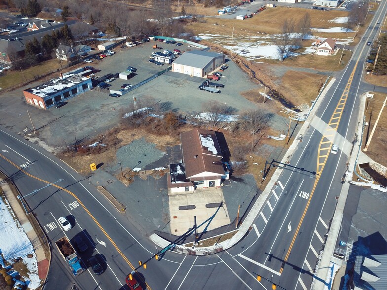 1907 Swamp Pike, Gilbertsville, PA for rent - Building Photo - Image 2 of 8