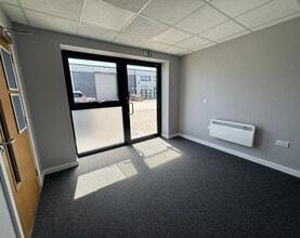 Harrier Way, Yaxley to rent Interior Photo- Image 1 of 4