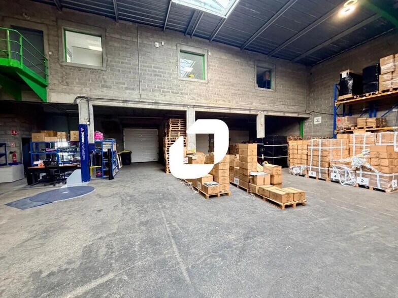 66 Avenue Des Freres Montgolfier, Genas to rent - Interior Photo - Image 3 of 10