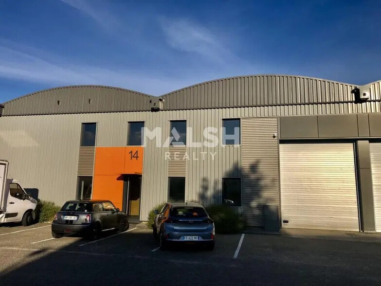 Light Industrial in Dardilly to rent - Building Photo - Image 1 of 14