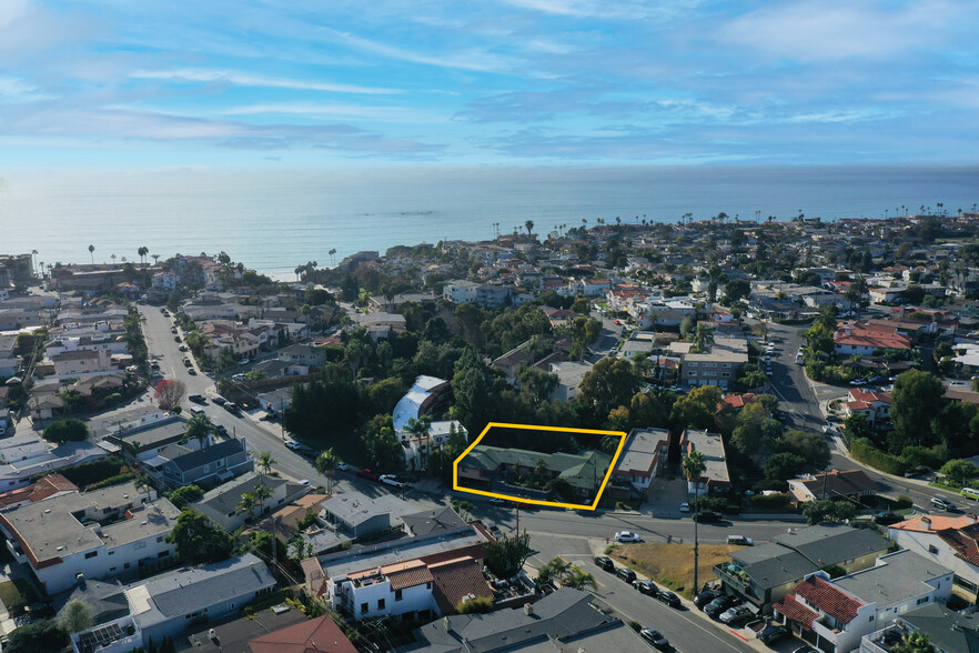 244-246 W Avenida Palizada, San Clemente, CA for sale - Building Photo - Image 1 of 13