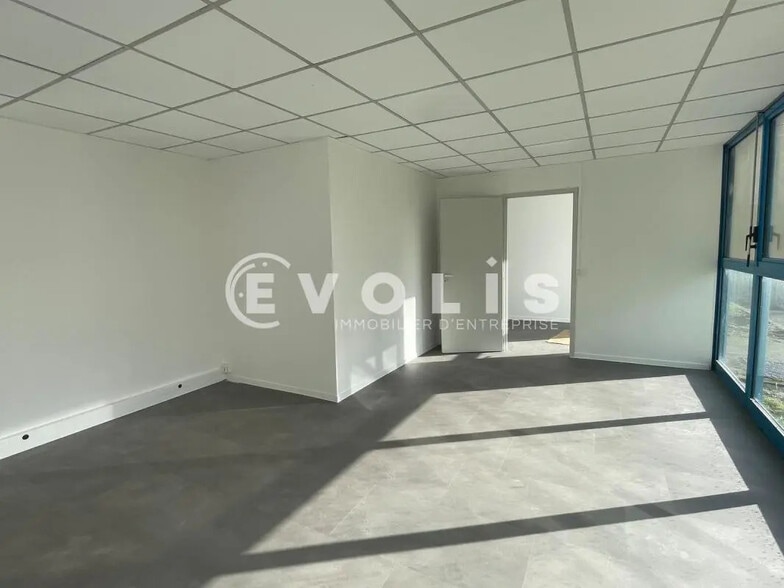 Office in Mérignac to rent - Interior Photo - Image 2 of 6