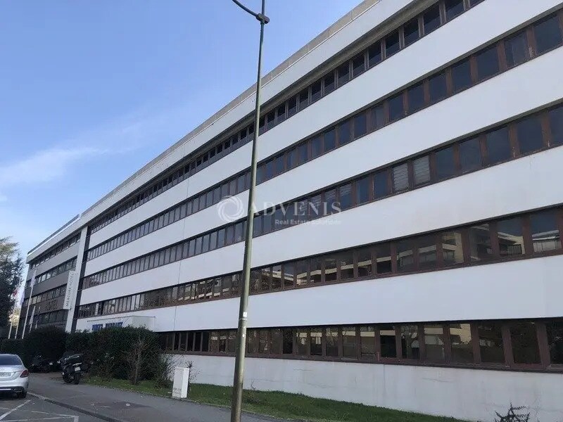 Office in Le Chesnay-Rocquencourt to rent Primary Photo- Image 1 of 6